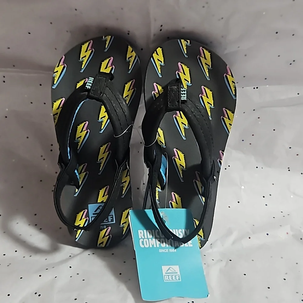 REEF LIGHTNING SANDALS: NEW WITH TAGS: SIZE 7/8